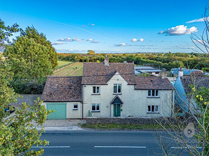 4 Bedroom Detached House For Sale In Leigh, Swindon, Wiltshire, SN6