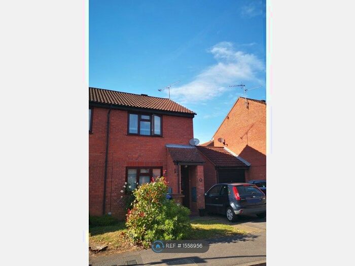 2 Bedroom Semi-Detached House To Rent In Cross Gates Close, Bracknell, RG12