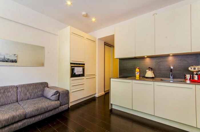 Studio To Rent In Drummond Way, Islington, London, N1