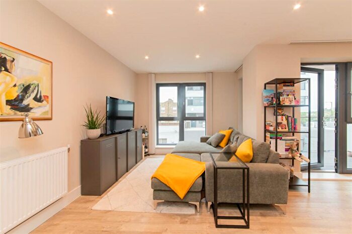 1 Bedroom Flat For Sale In Nether Street, London, N3