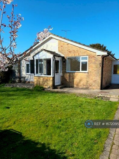 3 Bedroom Bungalow To Rent In Heatherfield, Buriton, Nr Petersfield, GU31