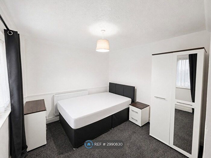 4 Bedroom End Of Terrace House To Rent In Rantree Fold, Basildon, SS16