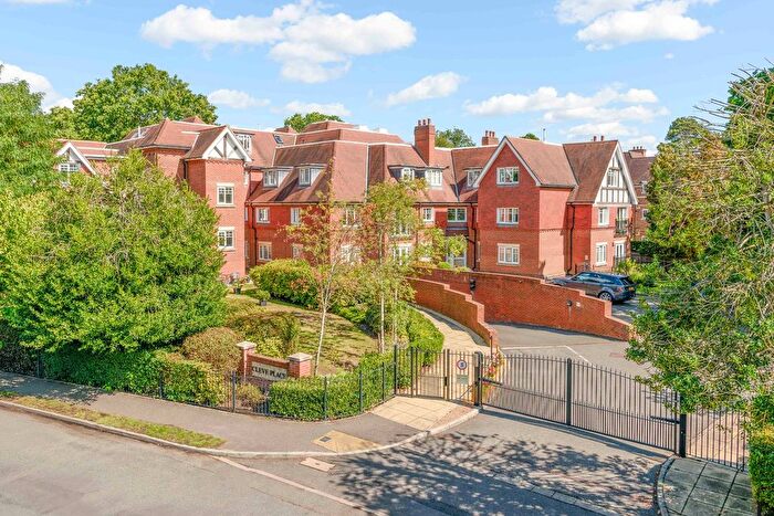 2 Bedroom Flat For Sale In Bridgewater Road, Weybridge, KT13