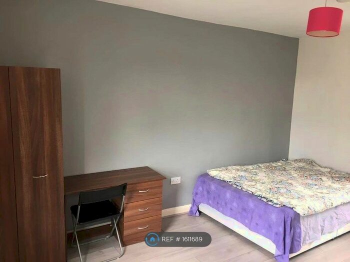 4 Bedroom Terraced House To Rent In Almondbury Bank, Huddersfield, HD5