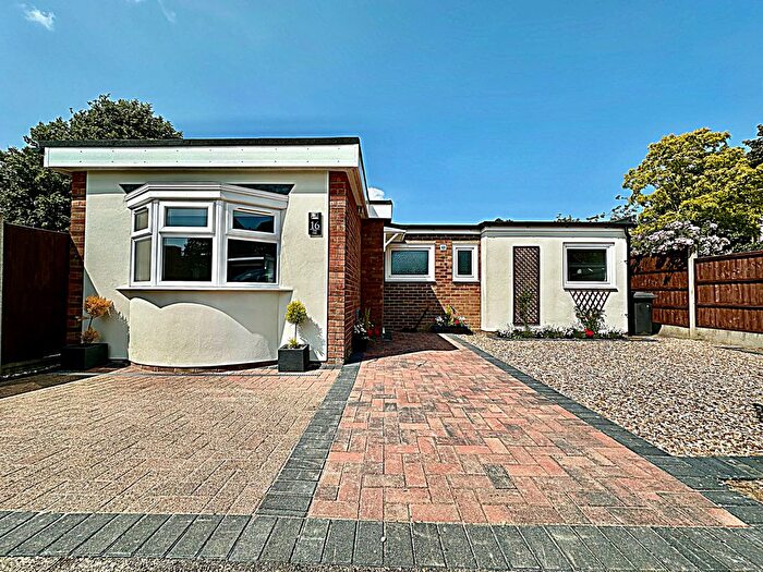 3 Bedroom Bungalow To Rent In The Firs, Bedford, MK42