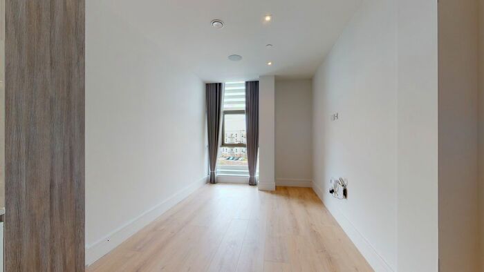 Studio To Rent In Station Road, Addlestone, KT15