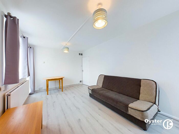 1 Bedroom Flat To Rent In Bowes Road, London, N11