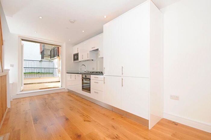 2 Bedroom Detached House To Rent In Devonshire Road, Forest Hill, London, SE23