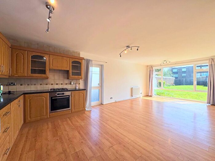 2 Bedroom Flat For Sale In Stratton Close, Edgware, HA8