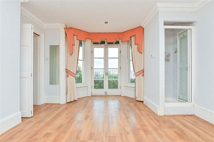 1 Bedroom Flat For Sale In The Parade, Broadstairs, Kent, CT10