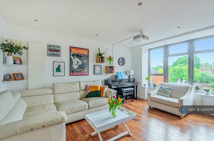 2 Bedroom Flat To Rent In Village Apartments, London, N8