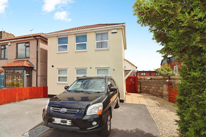 3 Bedroom Detached House For Sale In Halls Road, Kingswood, Bristol, BS15