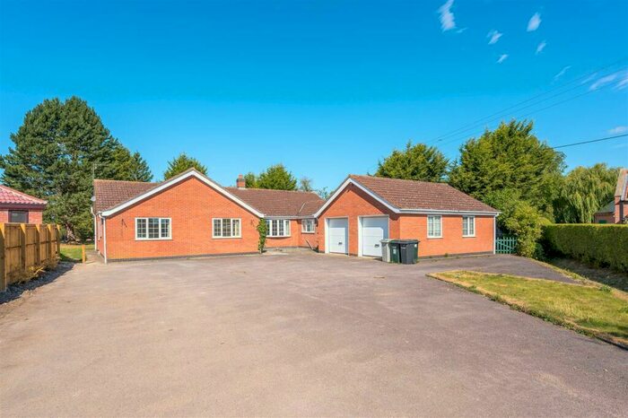 4 Bedroom Detached Bungalow For Sale In Fenside Road, Toynton All Saints, PE23