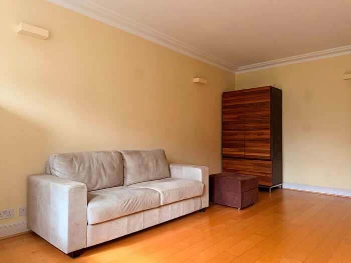 1 Bedroom Flat To Rent In Redwood Mansions, Chantry Square, W8