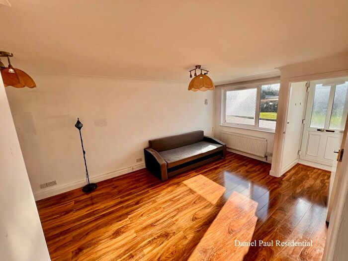 2 Bedroom Maisonette To Rent In Kent Avenue, West Ealing, W13