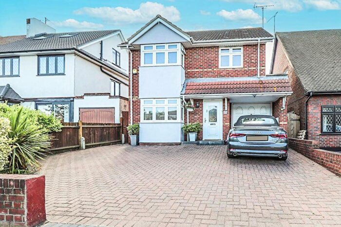 3 Bedroom Detached House For Sale In Hobleythick Lane, Westcliff-on-Sea, SS0