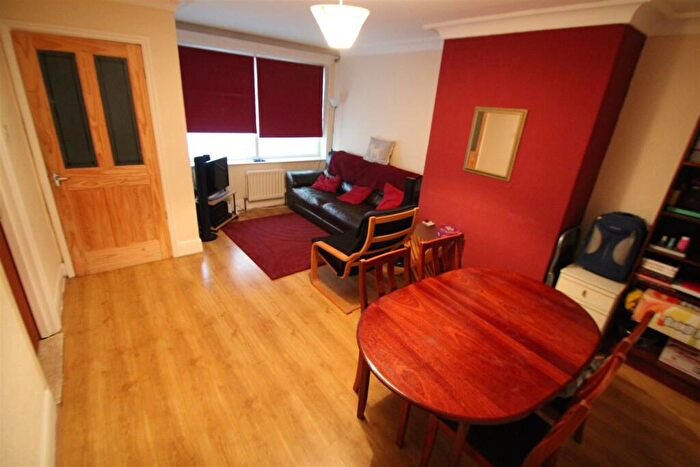 3 Bedroom Terraced House To Rent In Hessle Walk, Hyde Park, Leeds, LS6