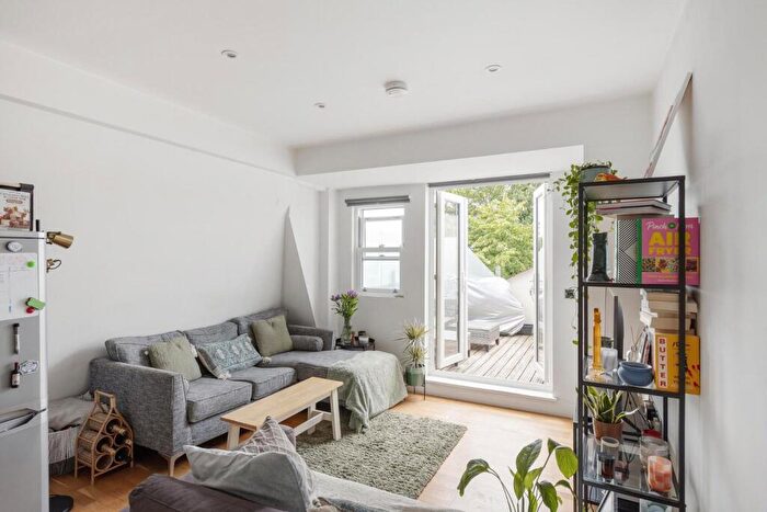 1 Bedroom Flat For Sale In Oakmead Road, Balham, SW12
