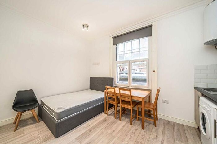 Studio To Rent In High Street, Croydon, CR0