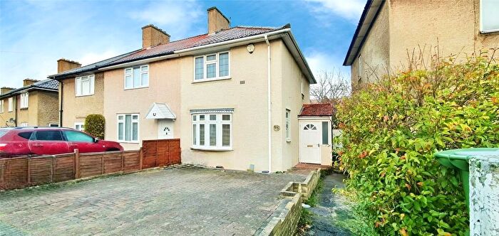 3 Bedroom Detached House To Rent In Pontefract Road, Bromley, BR1