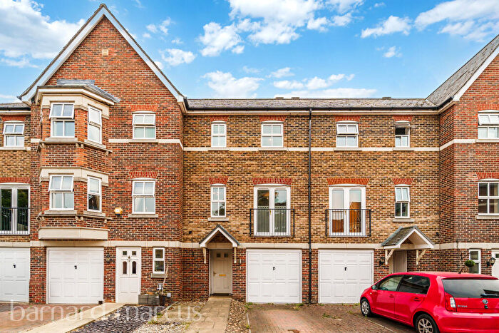 4 Bedroom Town House To Rent In Cavendish Walk, Epsom, KT19