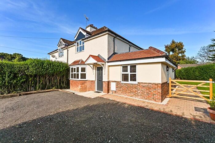 3 Bedroom Semi Detached House To Rent In Mayles Close, Wickham, PO17