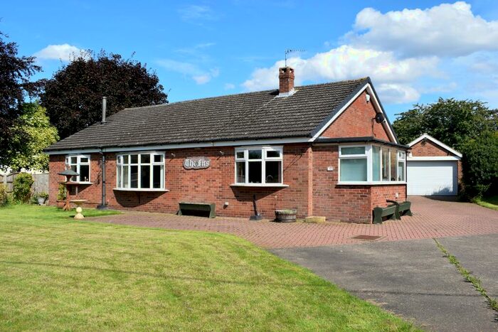 2 Bedroom Bungalow For Sale In Post Office Lane, Kirmington, DN39