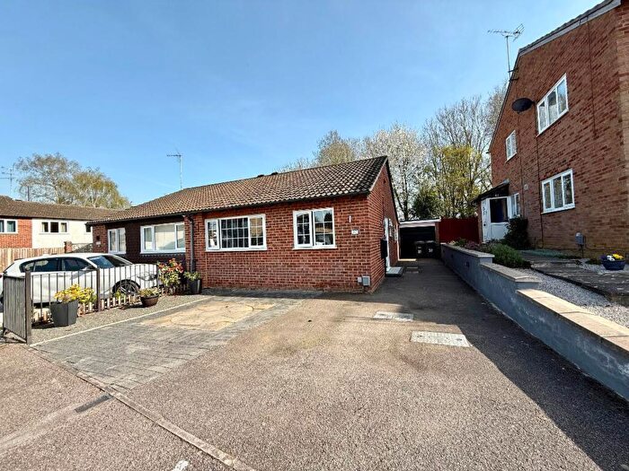 2 Bedroom Semi-Detached Bungalow For Sale In Celandine Drive, Luton, LU3