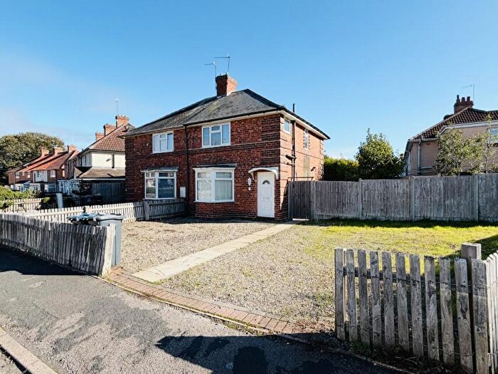 3 Bedroom Semi-Detached House To Rent In Chisholm Grove, Acocks Green, Birmingham, B27