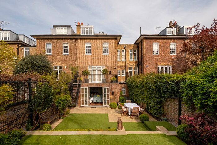 5 Bedroom Link Detached House For Sale In Addison Avenue, London, W11