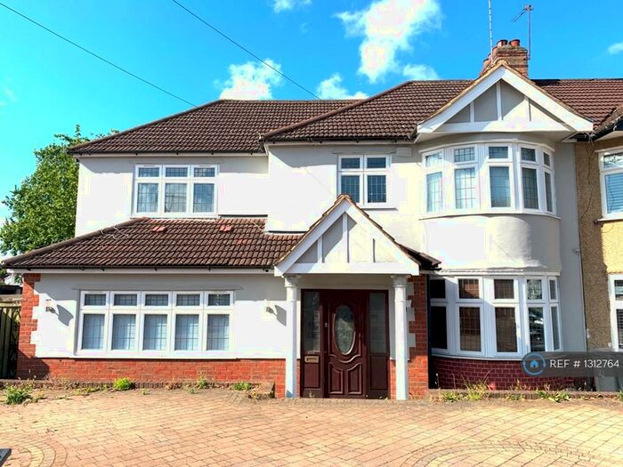 5 Bedroom Semi-Detached House To Rent In Crossway, Woodford, IG8