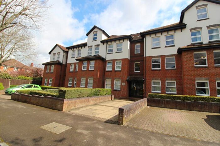 2 Bedroom Flat To Rent In Overton Road, Sutton, Surrey, SM2