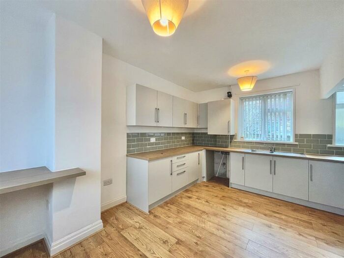 2 Bedroom Flat To Rent In Spring Terrace, New Bank, Halifax, HX3