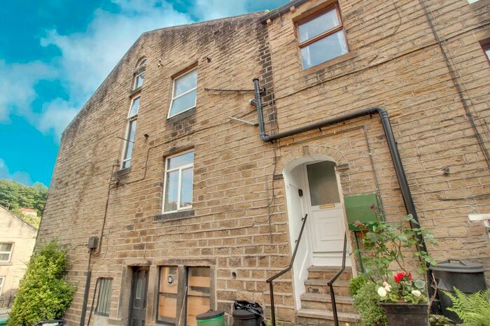 2 Bedroom Flat To Rent In Huddersfield Road, Holmfirth HD9