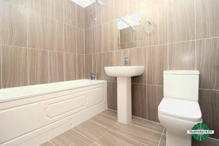 2 Bedroom House To Rent In High Road, London, N12