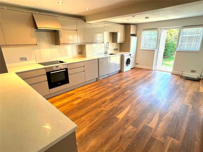 5 Bedroom Semi-Detached House To Rent In Greenfield Gardens, London, NW2