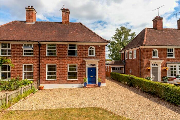 3 Bedroom Semi-Detached House To Rent In Finchampstead Road, Wokingham, Berkshire, RG41