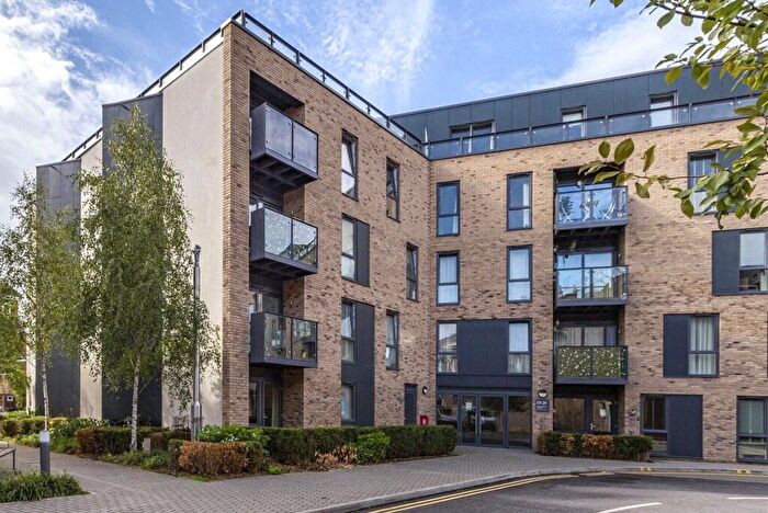 2 Bedroom Flat For Sale In Market Street, Addlestone, KT15