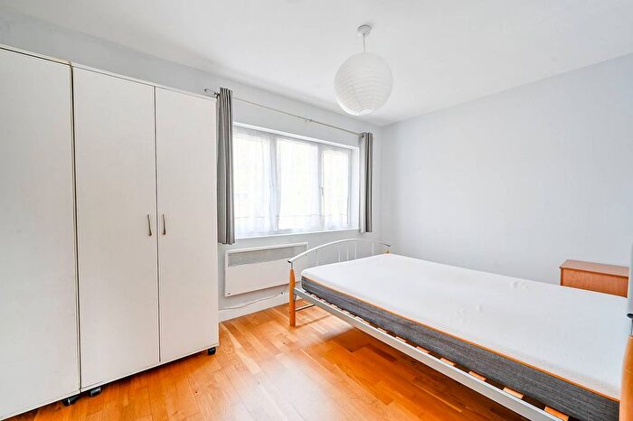 1 Bedroom Flat To Rent In Du Cane Road, Shepherd's Bush, London, W12