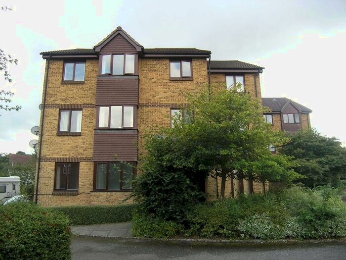 1 Bedroom Flat To Rent In Longacre Road, Singleton, TN23