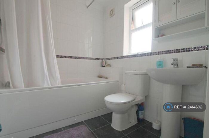 2 Bedroom Flat To Rent In Falcon Court, Tewkesbury, GL20