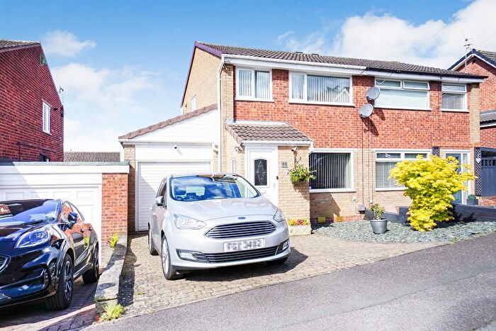 3 Bedroom Semi-Detached House For Sale In Dale Bank Crescent, New Whittington, Chesterfield, S43