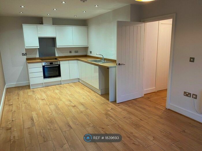 2 Bedroom Flat To Rent In Lichfield House, Willenhall, WV12