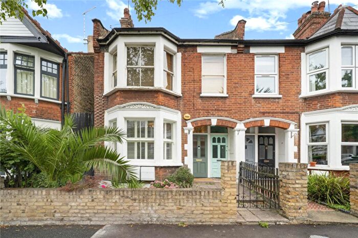 2 Bedroom Maisonette For Sale In Howard Road, Walthamstow, London, E17