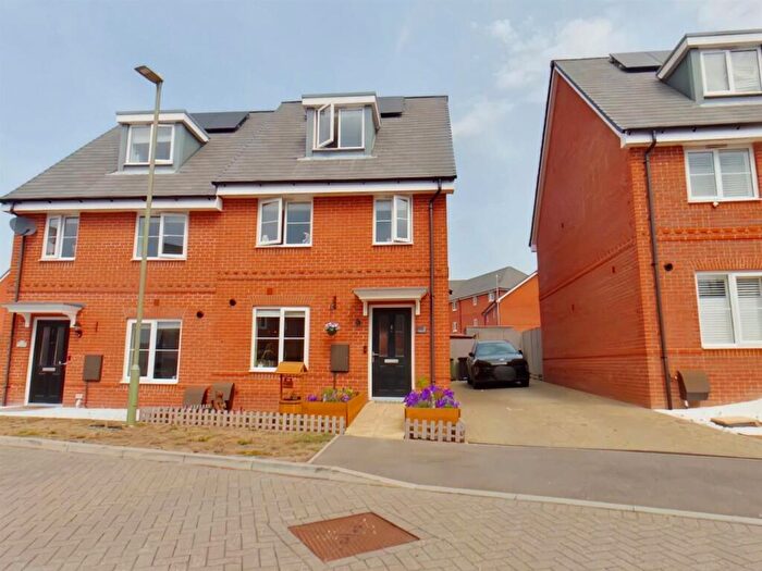 3 Bedroom Semi-Detached House For Sale In Vosper Lane, Bursledon, Southampton, SO31