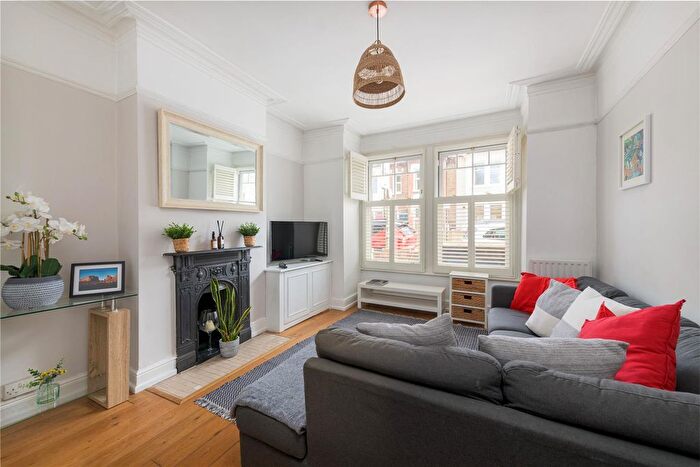 2 Bedroom Flat For Sale In Lydden Grove, London, SW18