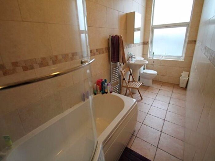 8 Bedroom House To Rent In Burley Road, Leeds, LS3