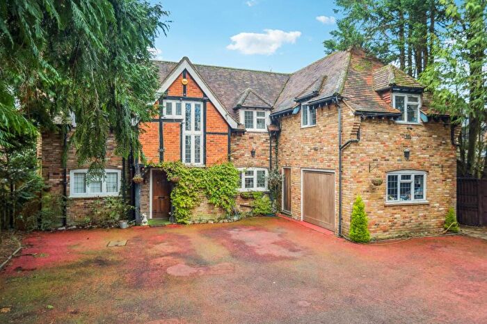 5 Bedroom Detached House To Rent In Wood Lane, Iver Heath, Iver, SL0