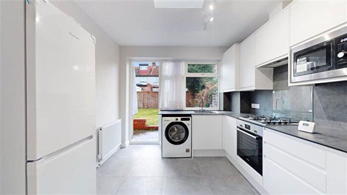 4 Bedroom Flat To Rent In Geary Road, London, NW10