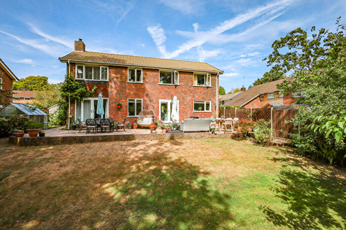 4 Bedroom Detached House For Sale In Pine Walk, Liss, Hampshire, GU33